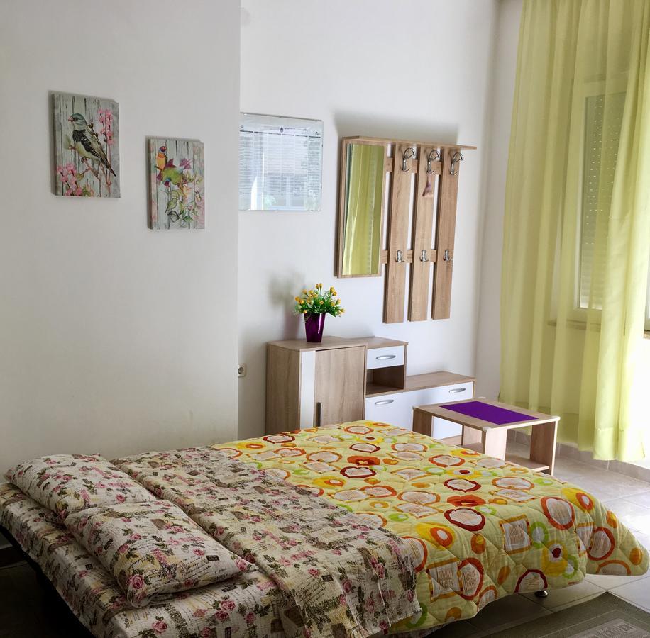 Apartaments Oma & Opa Banjol Esterno foto